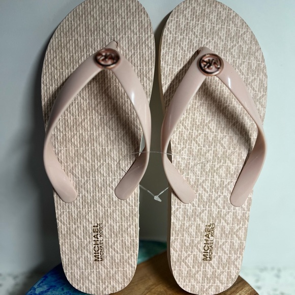 New Micheal Kors Pink Flip Flop with MK charm Womens size 9 - Picture 2 of 9